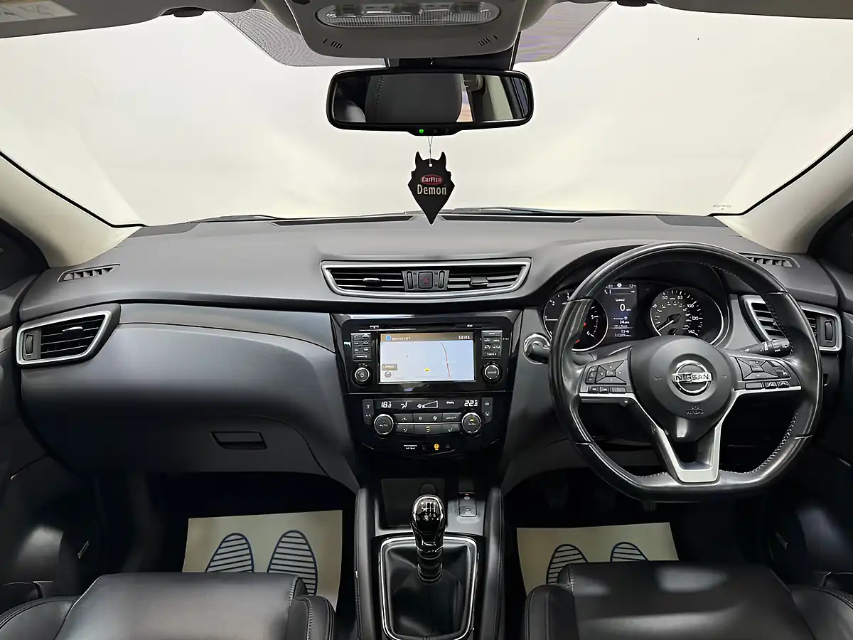 Used 2018 Nissan Qashqai Tekna Blue - Interior and Exterior details 4