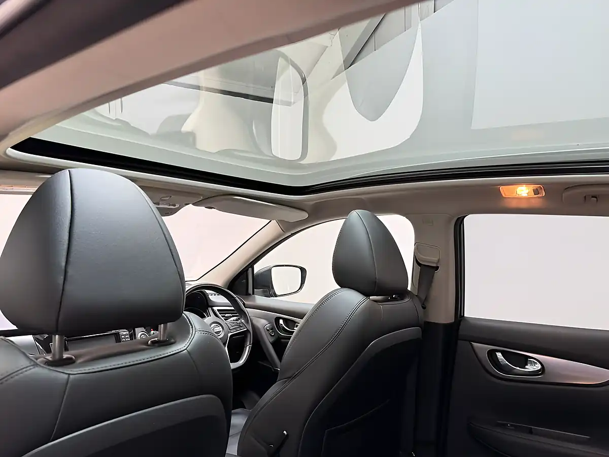 Used 2018 Nissan Qashqai Tekna Blue - Interior and Exterior details 5