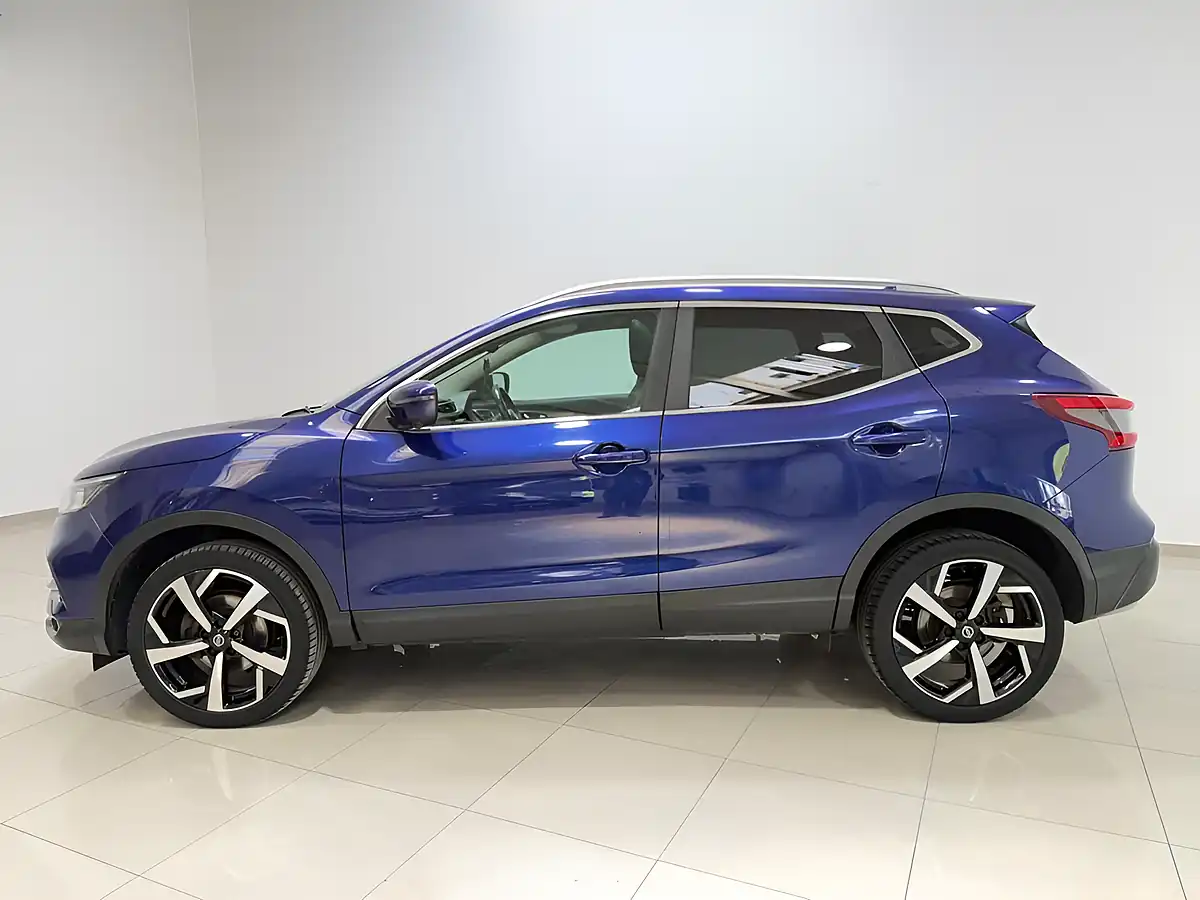 Used 2018 Nissan Qashqai Tekna Blue - Interior and Exterior details 6