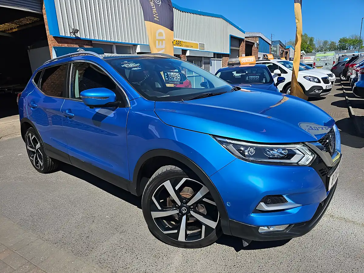Used 2018 Nissan Qashqai Tekna Blue - Front View