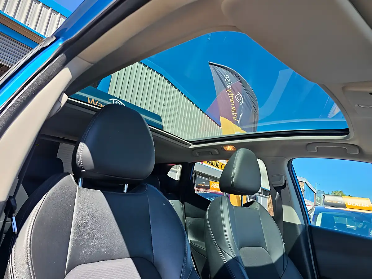 Used 2018 Nissan Qashqai Tekna Blue - Interior and Exterior details 10