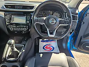 Used 2018 Nissan Qashqai Tekna Blue - Interior and Exterior details 15