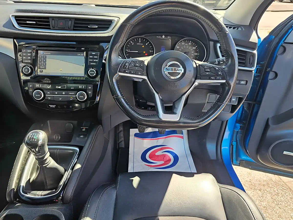 Used 2018 Nissan Qashqai Tekna Blue - Interior and Exterior details 15