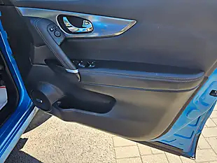 Used 2018 Nissan Qashqai Tekna Blue - Interior and Exterior details 16