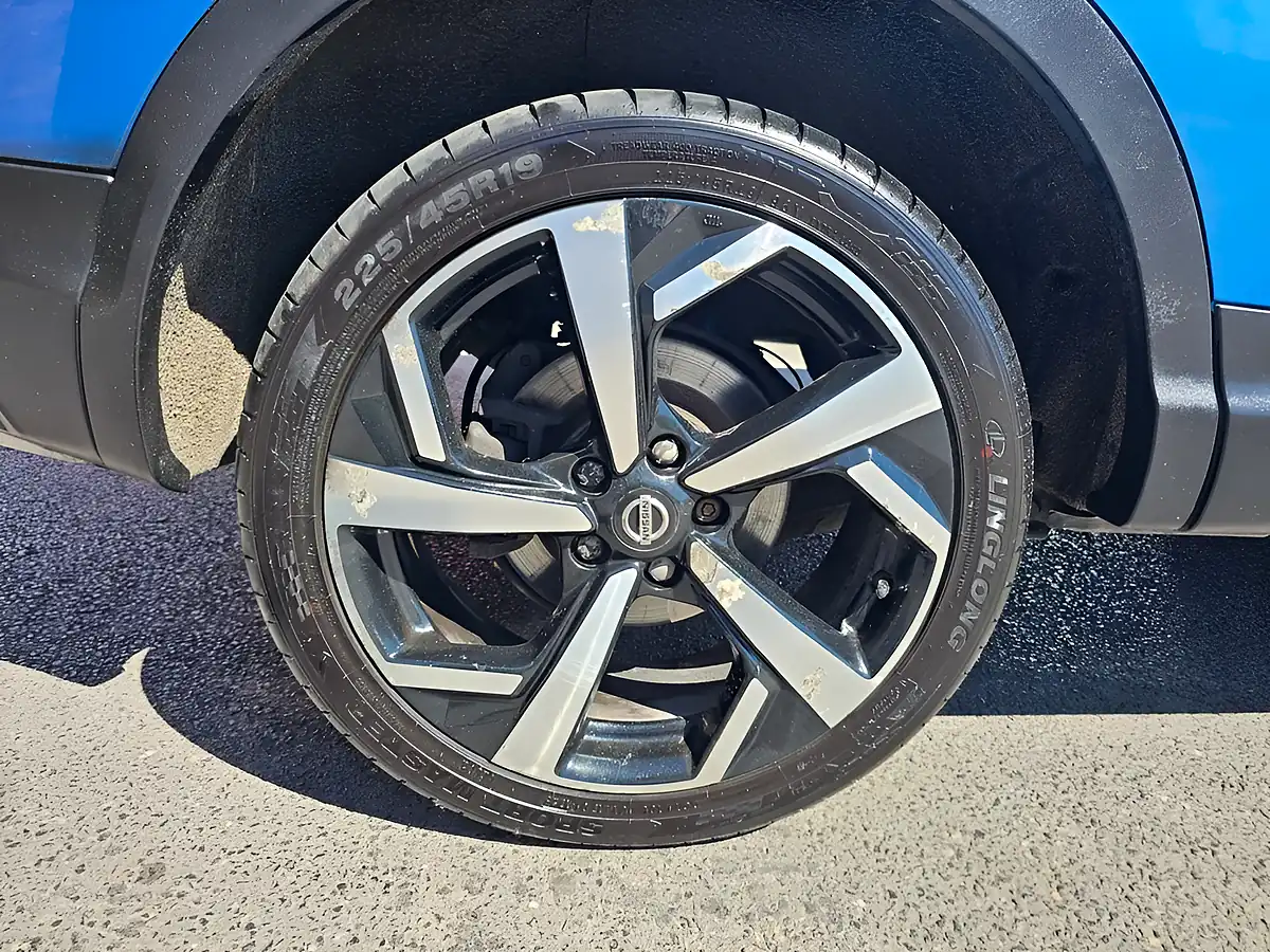 Used 2018 Nissan Qashqai Tekna Blue - Interior and Exterior details 19