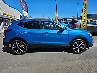 Used 2018 Nissan Qashqai Tekna Blue - Interior and Exterior details 5