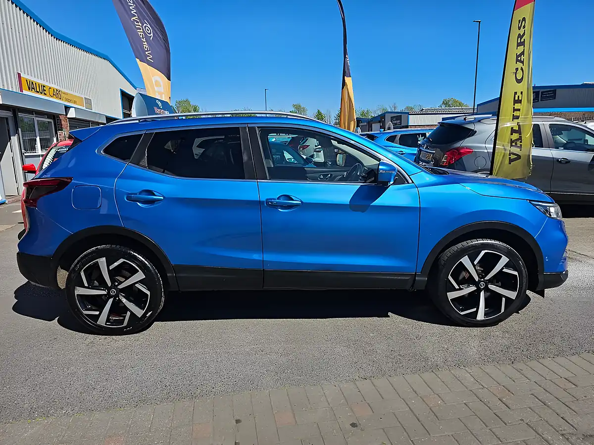 Used 2018 Nissan Qashqai Tekna Blue - Interior and Exterior details 5