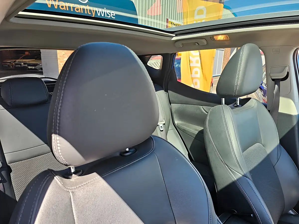 Used 2018 Nissan Qashqai Tekna Blue - Interior and Exterior details 7
