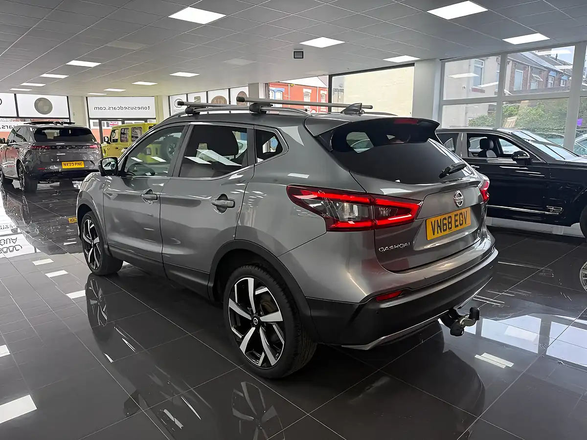 Used 2018 Nissan Qashqai Tekna Grey - Interior and Exterior details 14