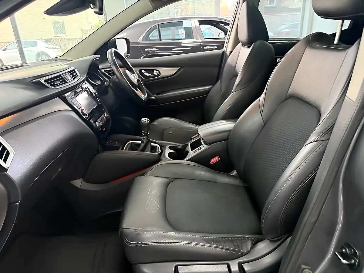 Used 2018 Nissan Qashqai Tekna Grey - Interior and Exterior details 17