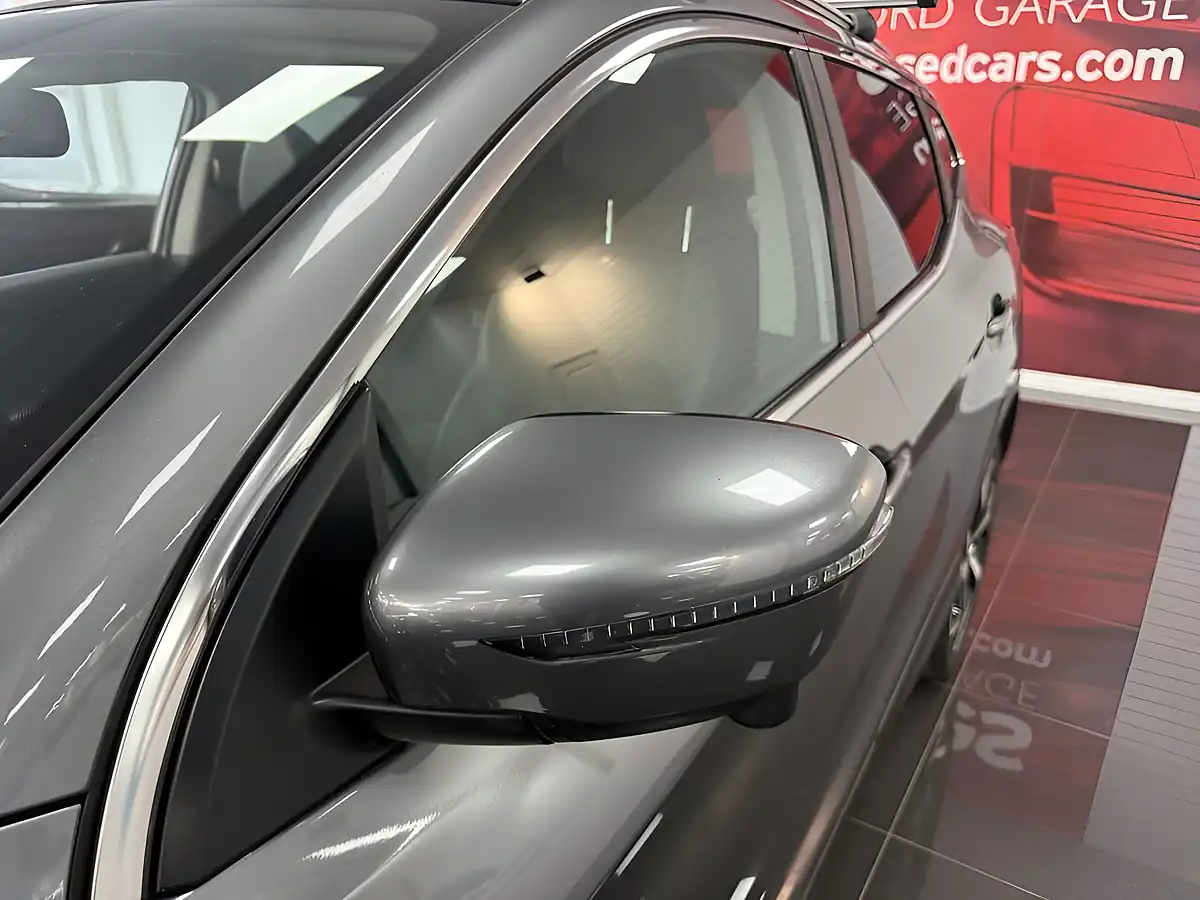 Used 2018 Nissan Qashqai Tekna Grey - Interior and Exterior details 19