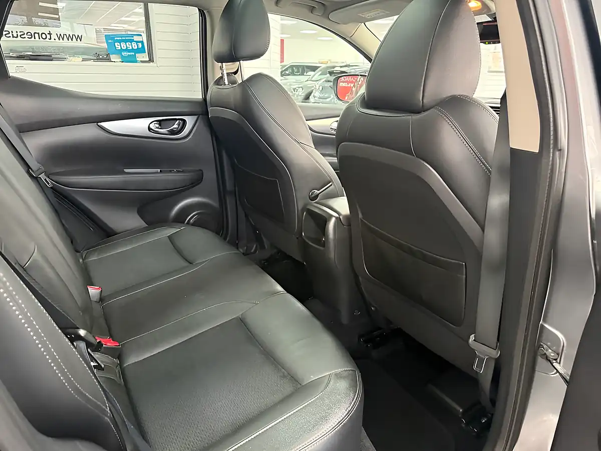 Used 2018 Nissan Qashqai Tekna Grey - Interior and Exterior details 4