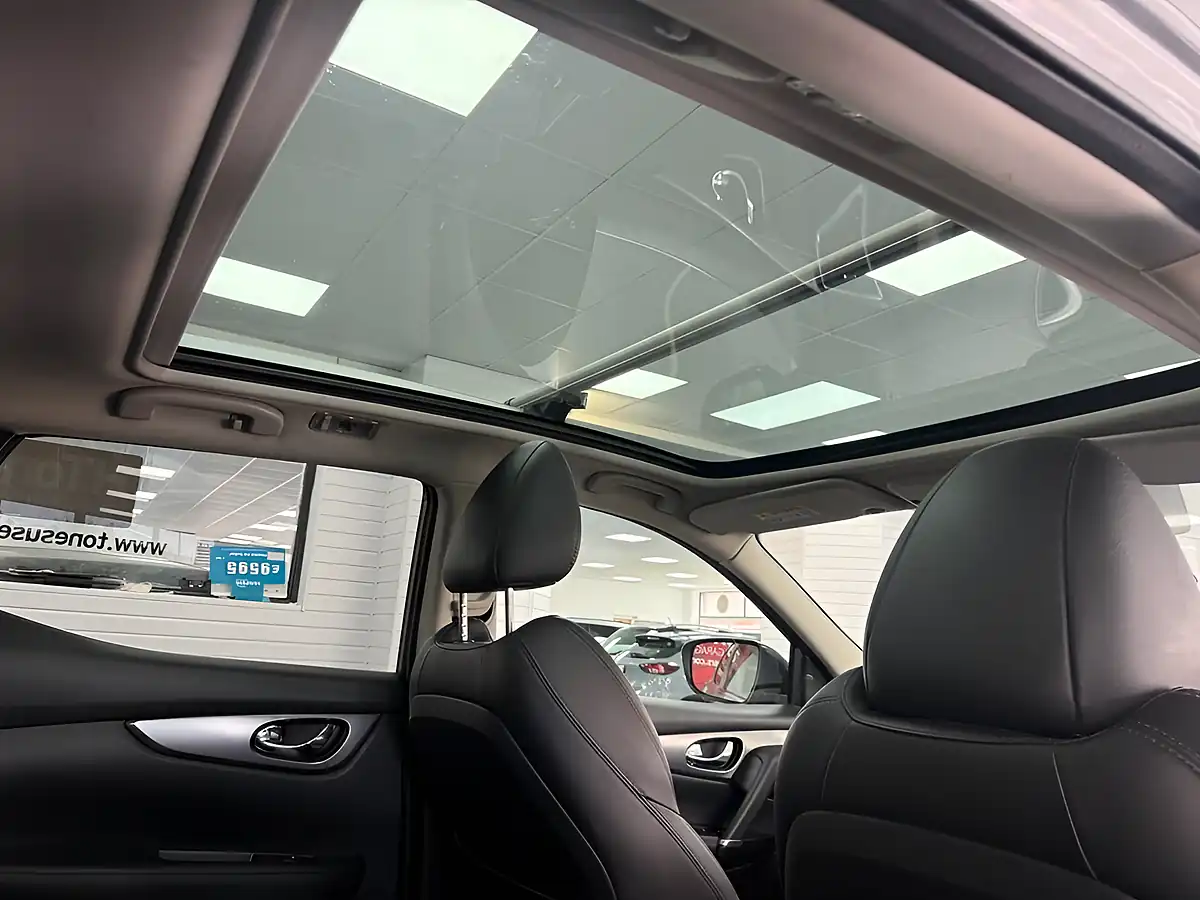 Used 2018 Nissan Qashqai Tekna Grey - Interior and Exterior details 7