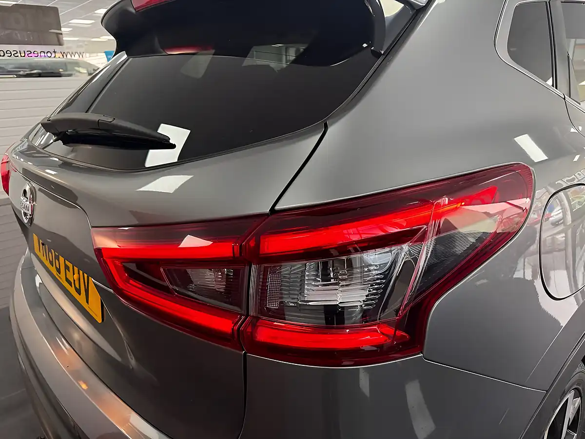Used 2018 Nissan Qashqai Tekna Grey - Interior and Exterior details 9