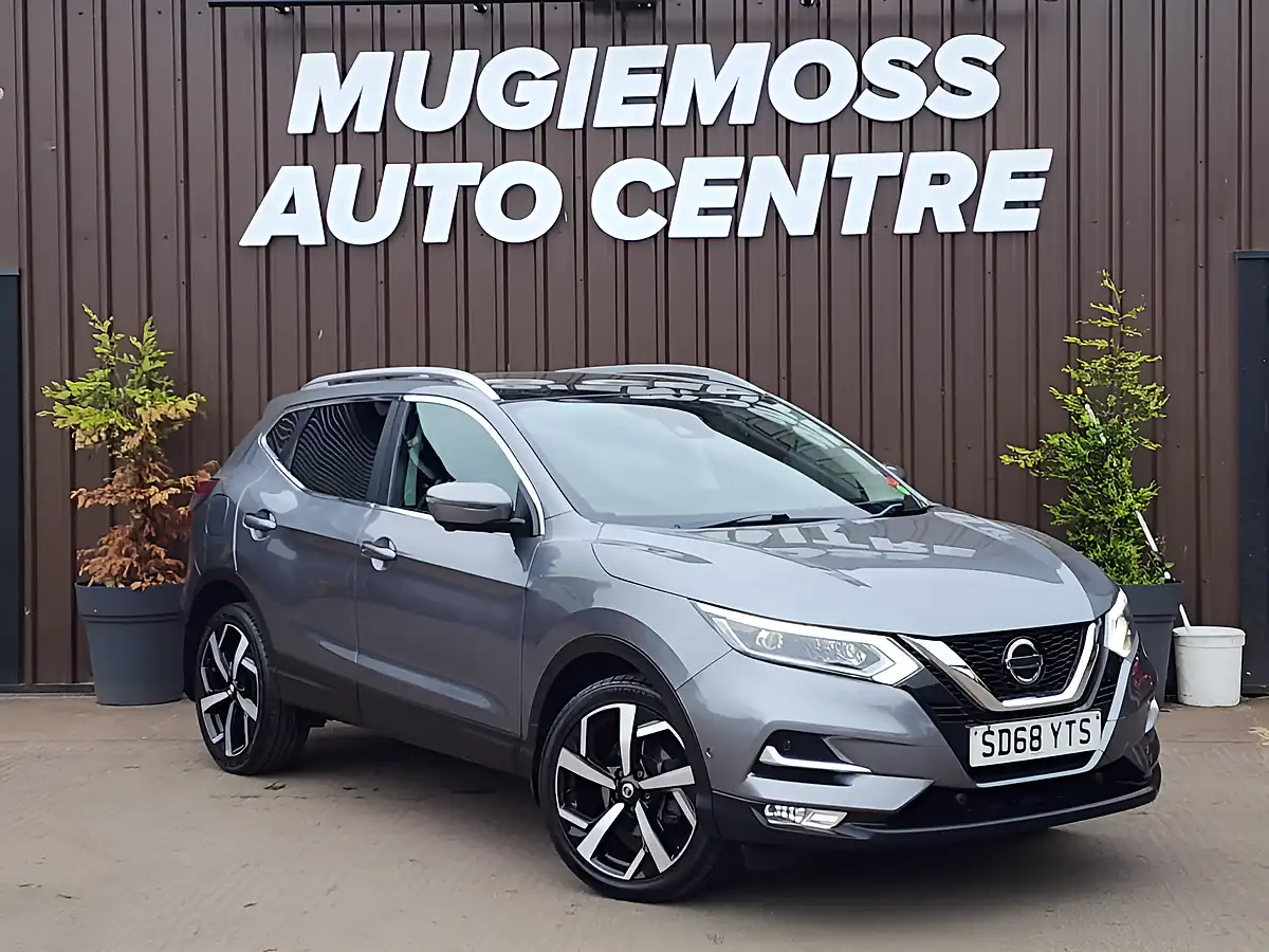 Used 2018 Nissan Qashqai Tekna Grey - Front View