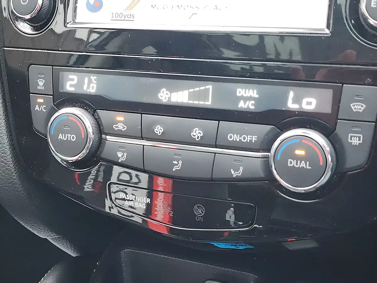 Used 2018 Nissan Qashqai Tekna Grey - Interior and Exterior details 14