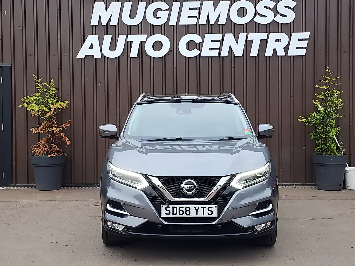 Used 2018 Nissan Qashqai Tekna Grey - Interior and Exterior details 3