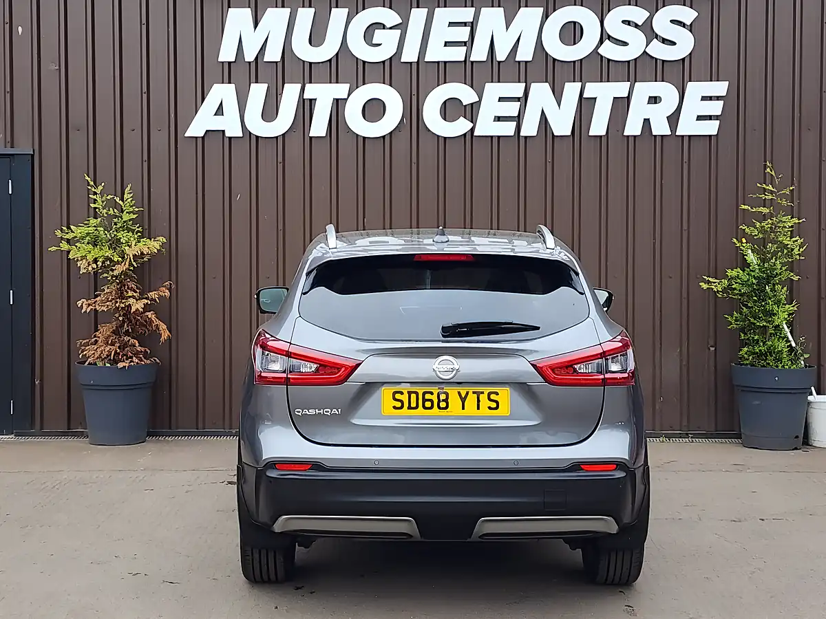 Used 2018 Nissan Qashqai Tekna Grey - Interior and Exterior details 5
