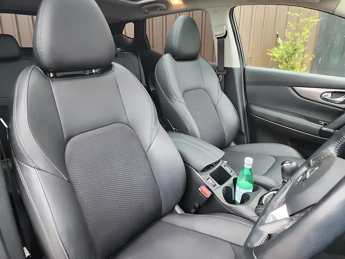 Used 2018 Nissan Qashqai Tekna Grey - Interior and Exterior details 7