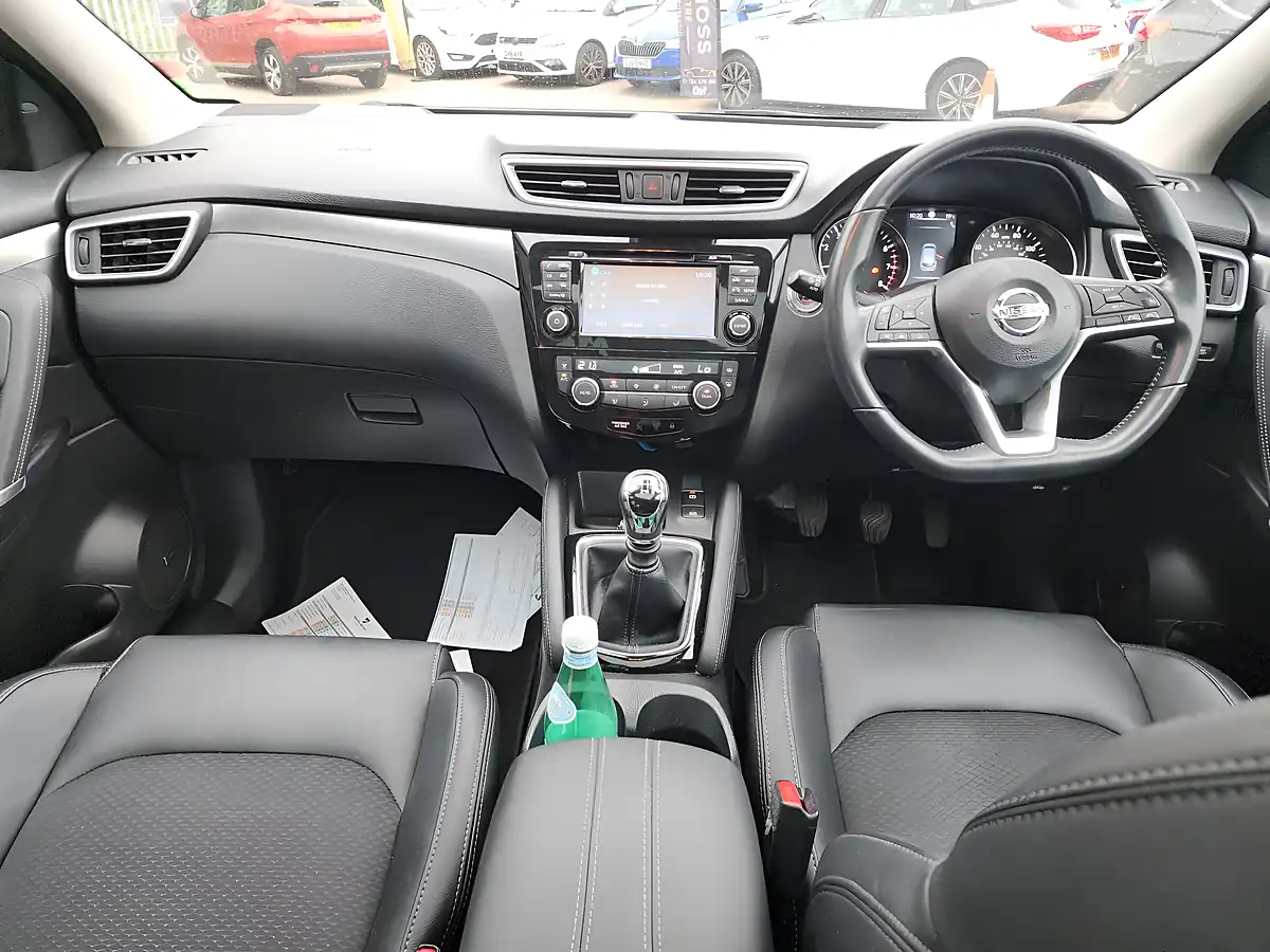 Used 2018 Nissan Qashqai Tekna Grey - Interior and Exterior details 8