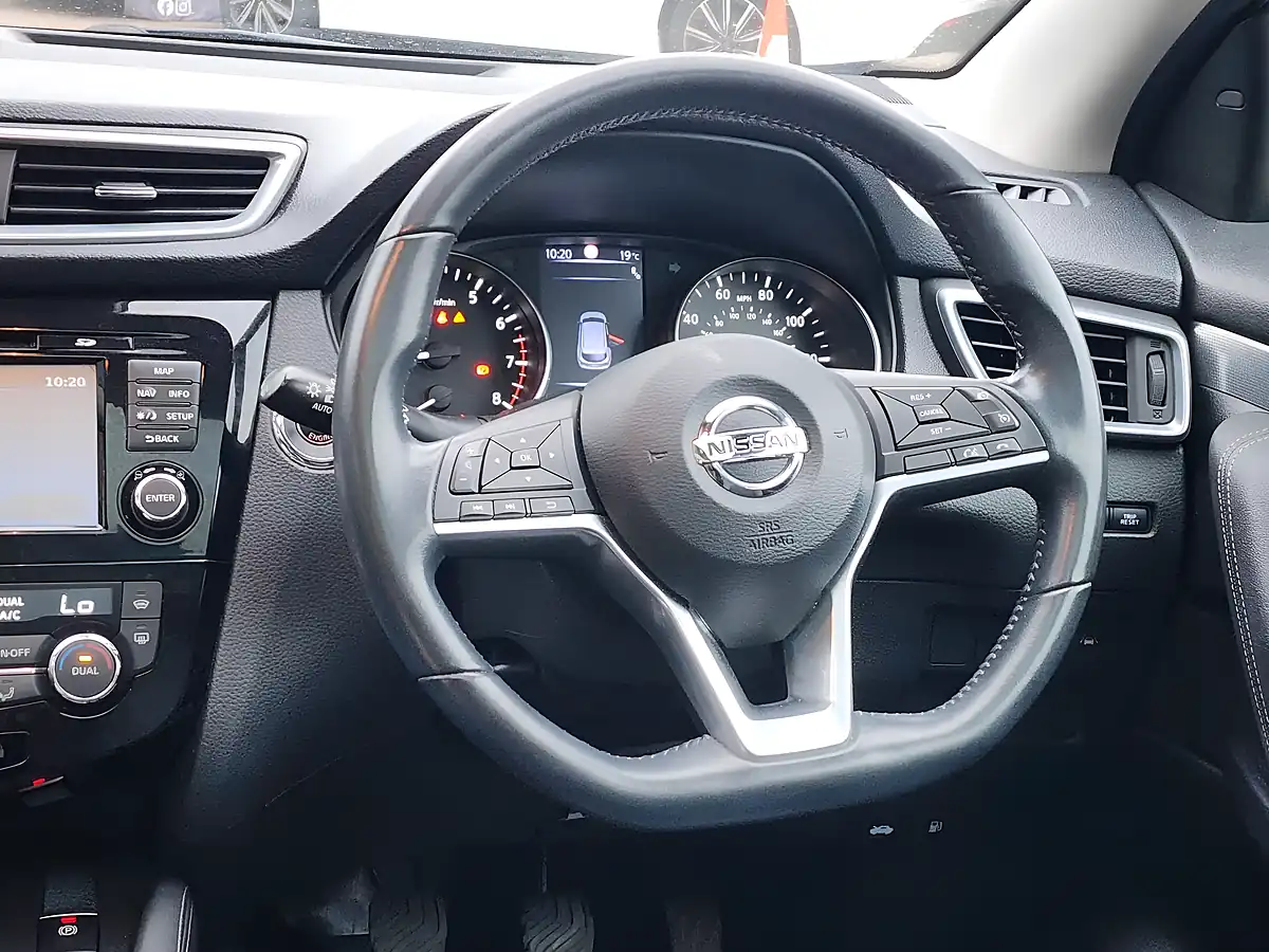 Used 2018 Nissan Qashqai Tekna Grey - Interior and Exterior details 9