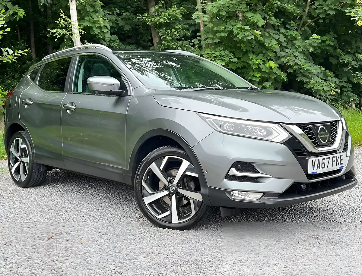 Used 2018 Nissan Qashqai Tekna Grey - Front View