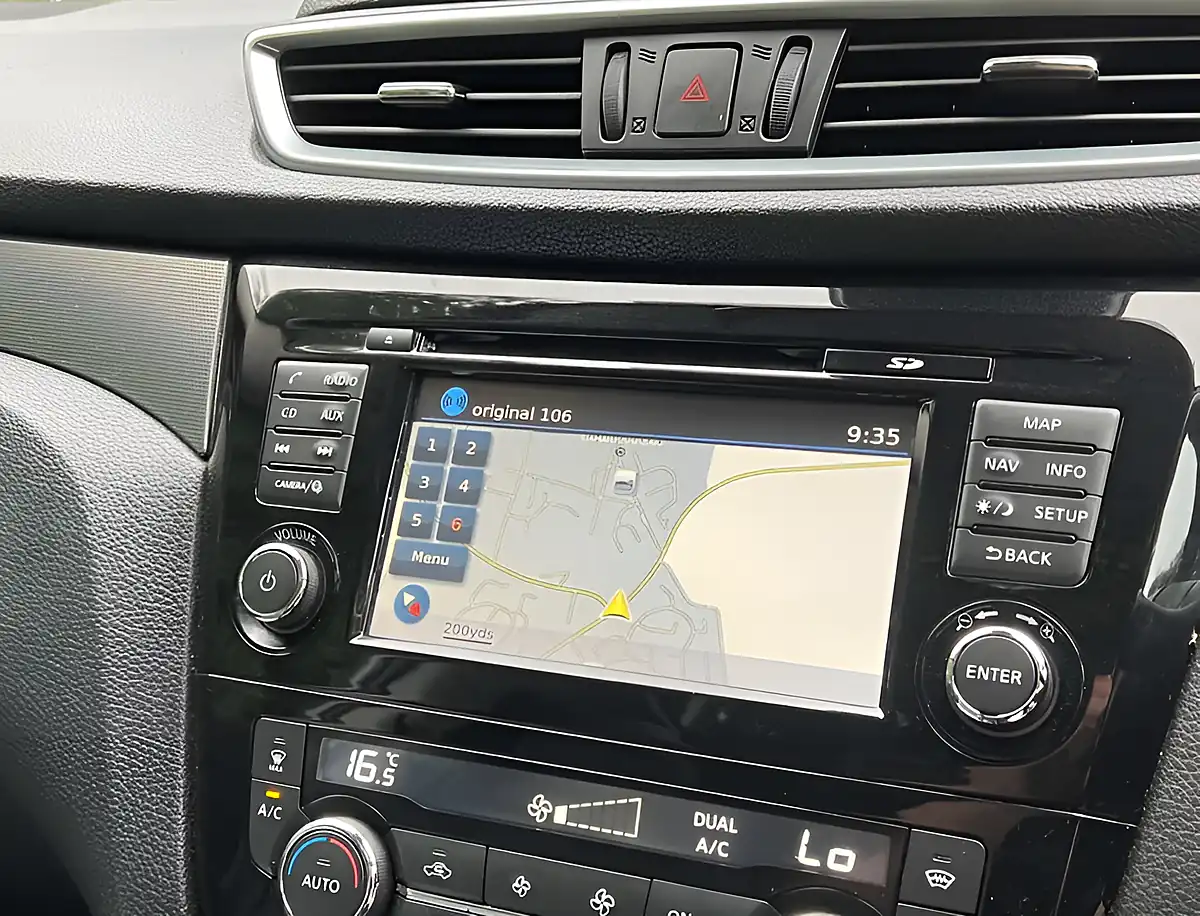 Used 2018 Nissan Qashqai Tekna Grey - Interior and Exterior details 12