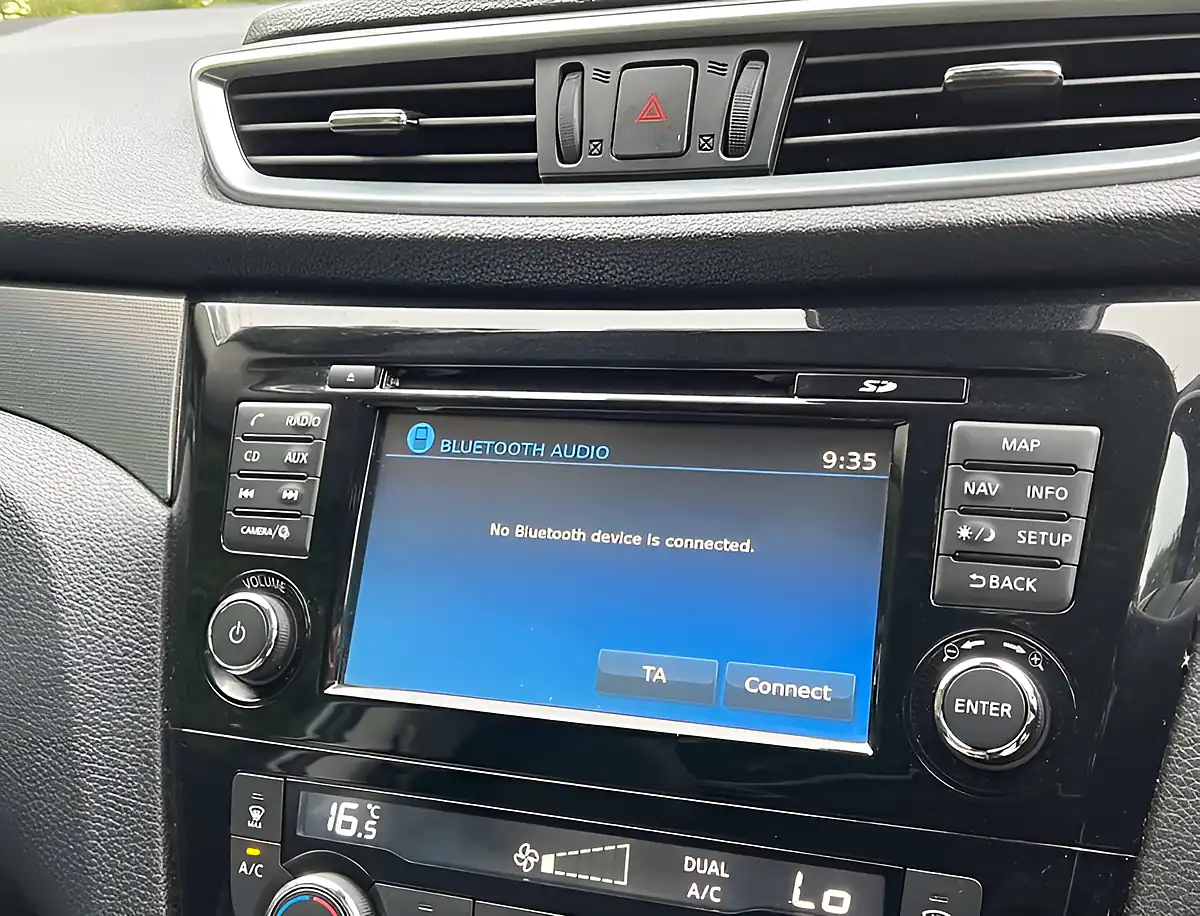 Used 2018 Nissan Qashqai Tekna Grey - Interior and Exterior details 13