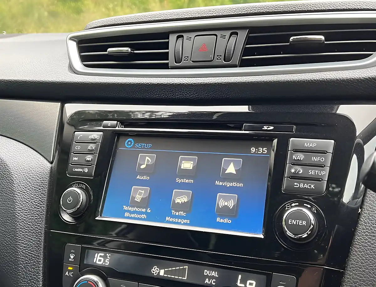 Used 2018 Nissan Qashqai Tekna Grey - Interior and Exterior details 15