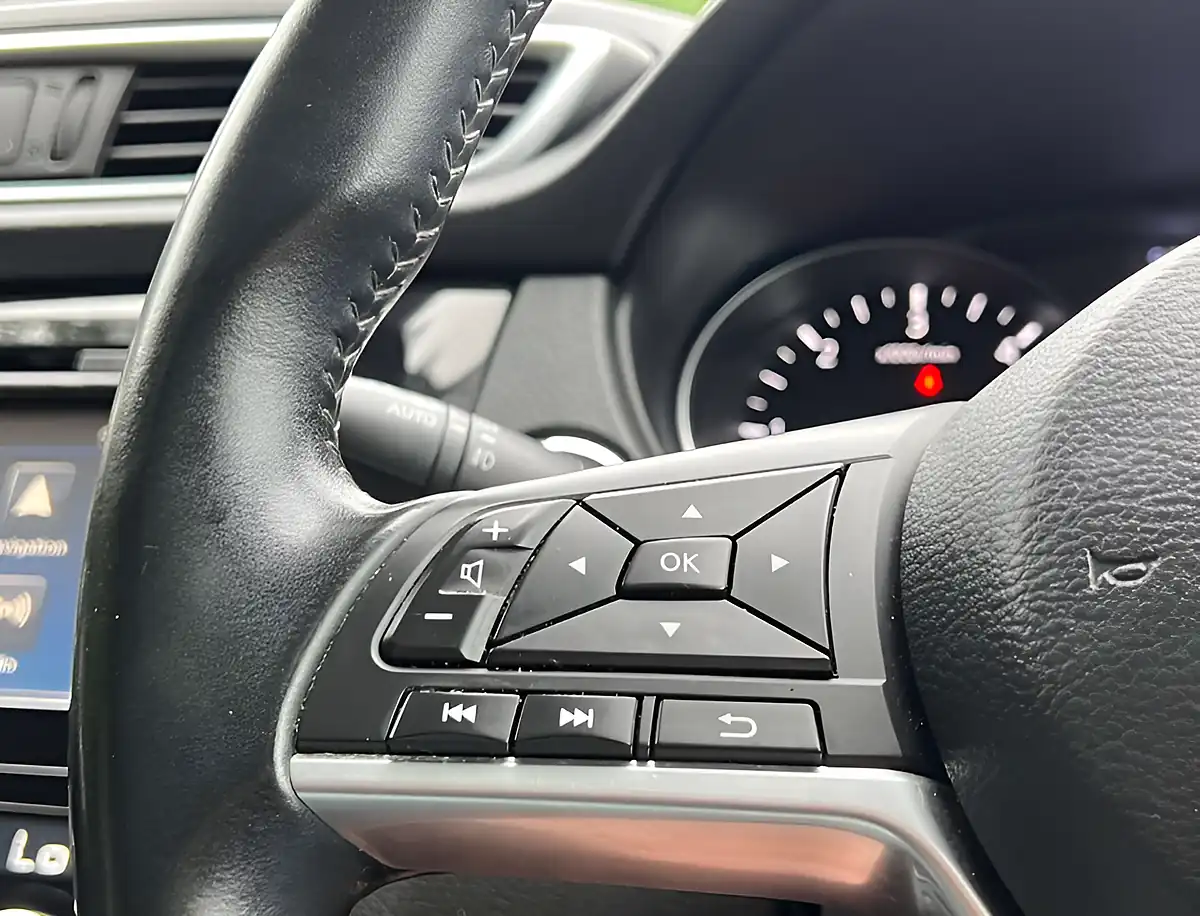 Used 2018 Nissan Qashqai Tekna Grey - Interior and Exterior details 17