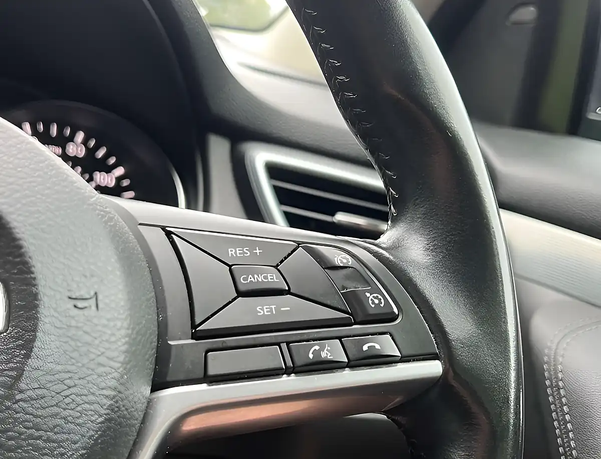 Used 2018 Nissan Qashqai Tekna Grey - Interior and Exterior details 18