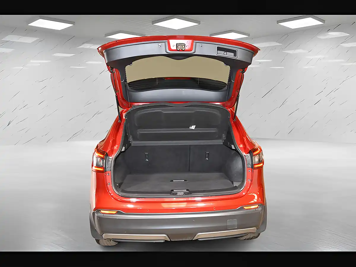 Used 2018 Nissan Qashqai Tekna Magnetic Red - Interior and Exterior details 10