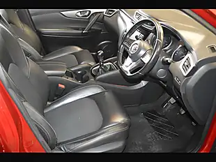 Used 2018 Nissan Qashqai Tekna Magnetic Red - Interior and Exterior details 12
