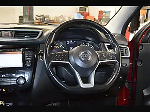 Used 2018 Nissan Qashqai Tekna Magnetic Red - Interior and Exterior details 14