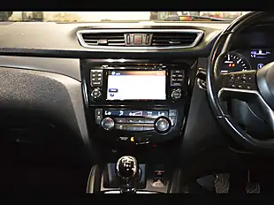 Used 2018 Nissan Qashqai Tekna Magnetic Red - Interior and Exterior details 15