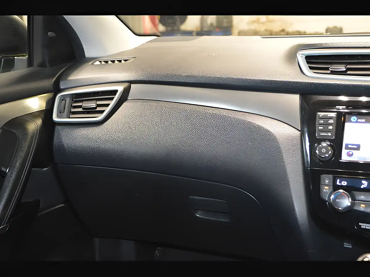 Used 2018 Nissan Qashqai Tekna Magnetic Red - Interior and Exterior details 16