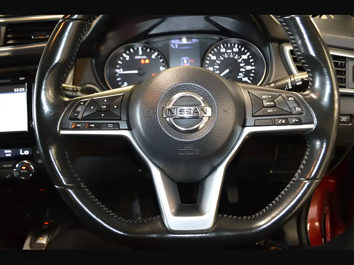 Used 2018 Nissan Qashqai Tekna Magnetic Red - Interior and Exterior details 17