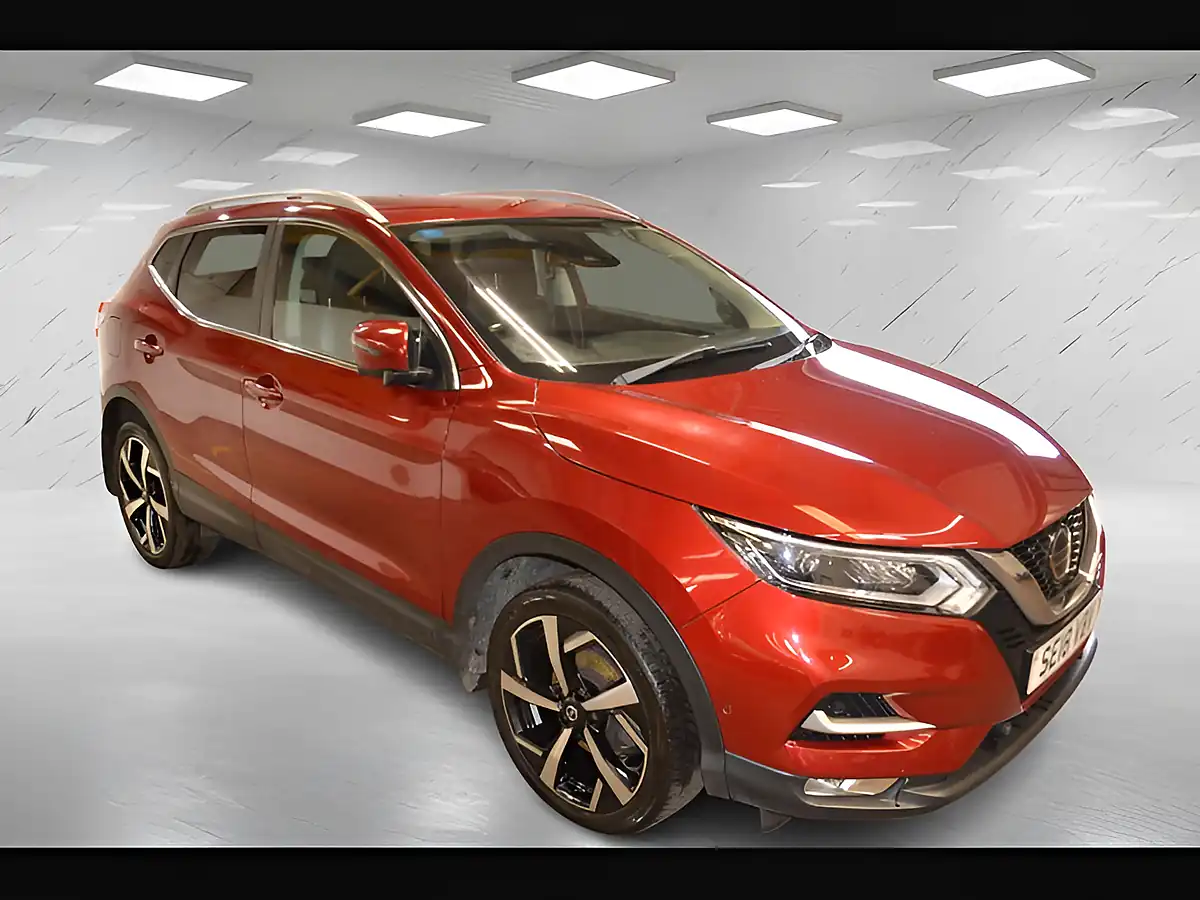 Used 2018 Nissan Qashqai Tekna Magnetic Red - Interior and Exterior details 4