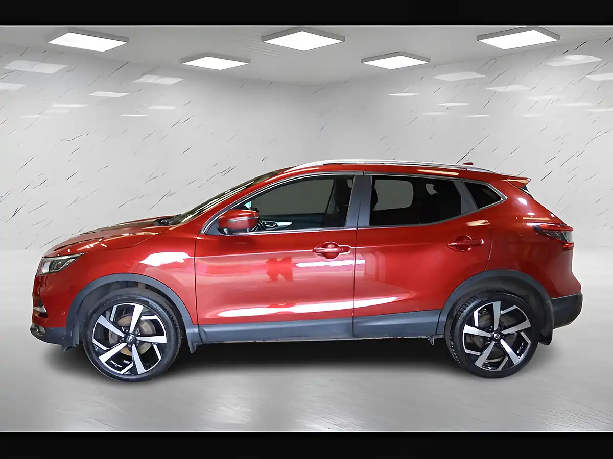 Used 2018 Nissan Qashqai Tekna Magnetic Red - Interior and Exterior details 5