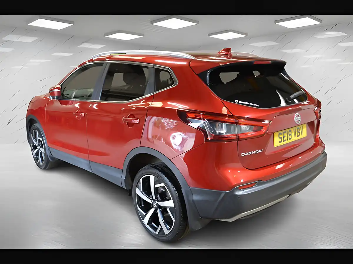 Used 2018 Nissan Qashqai Tekna Magnetic Red - Interior and Exterior details 6