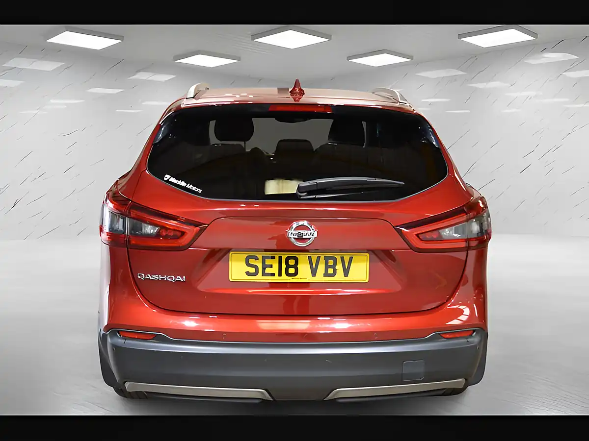Used 2018 Nissan Qashqai Tekna Magnetic Red - Interior and Exterior details 7