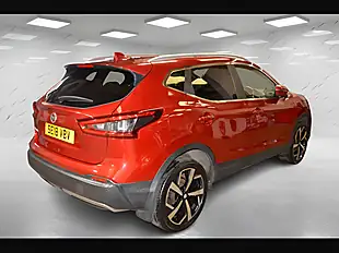 Used 2018 Nissan Qashqai Tekna Magnetic Red - Interior and Exterior details 8