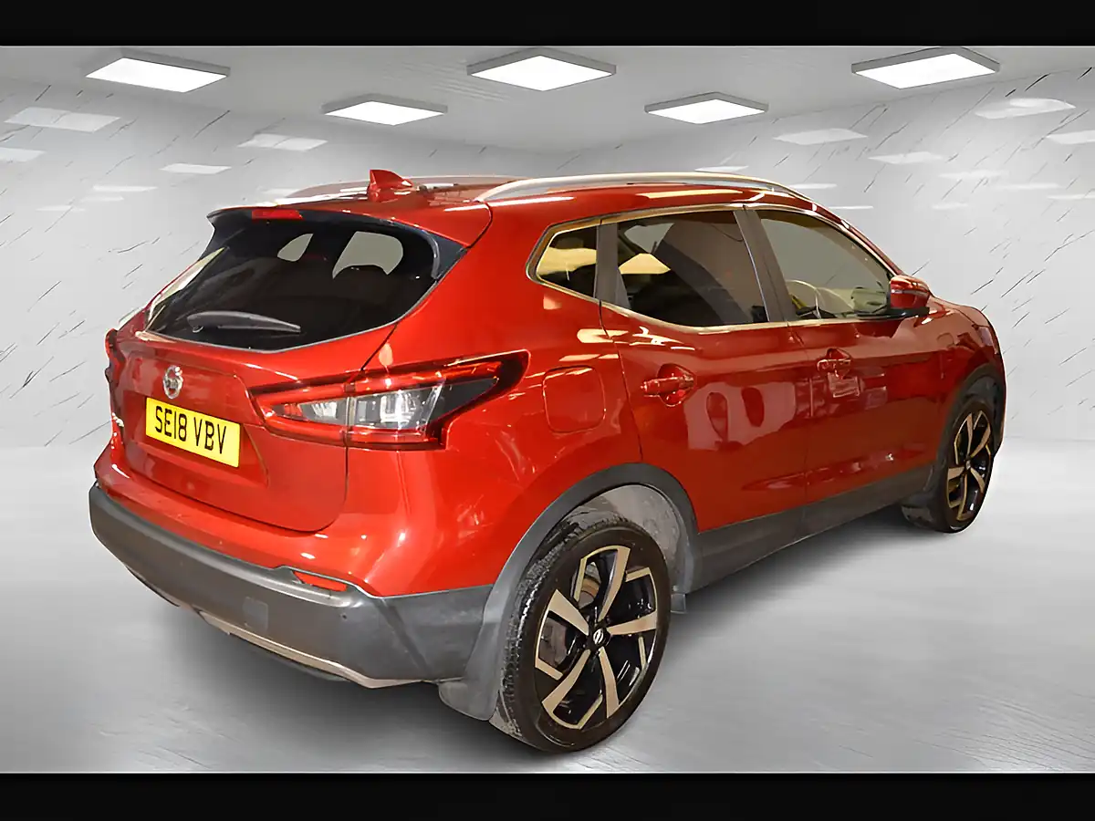 Used 2018 Nissan Qashqai Tekna Magnetic Red - Interior and Exterior details 8