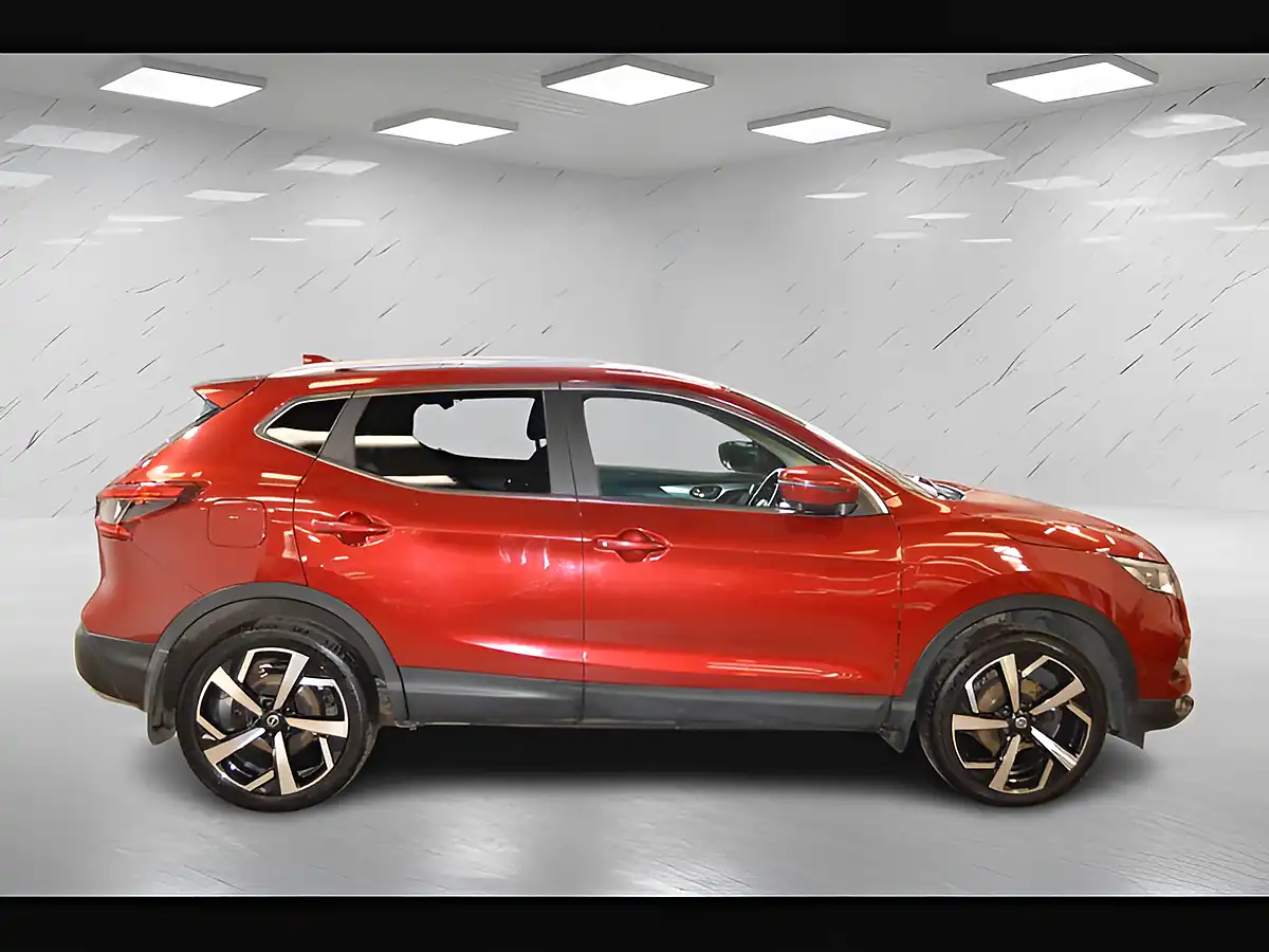 Used 2018 Nissan Qashqai Tekna Magnetic Red - Interior and Exterior details 9