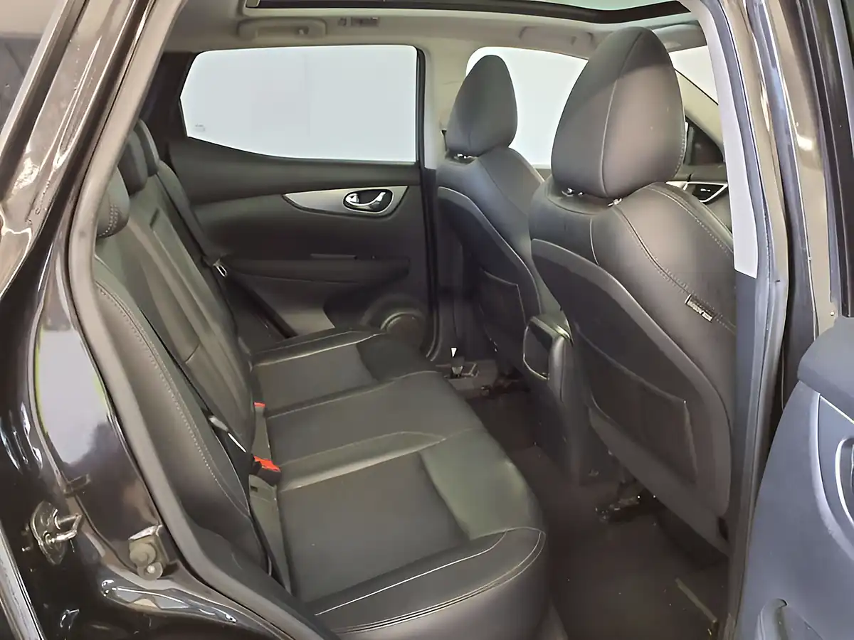 Used 2018 Nissan Qashqai Tekna Pearl Black - Interior and Exterior details 13