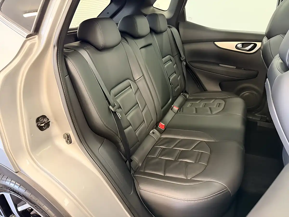 Used 2018 Nissan Qashqai Tekna Plus Blade Grey - Interior and Exterior details 10