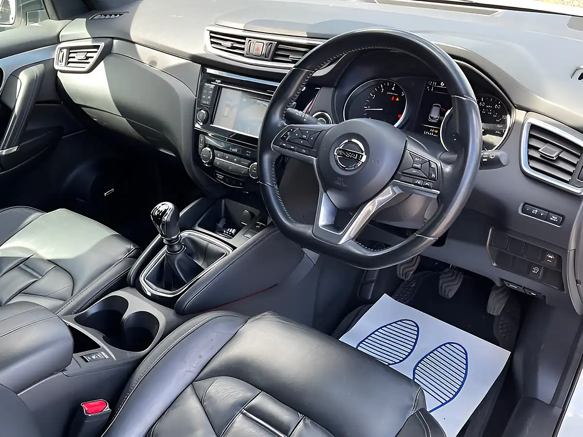Used 2018 Nissan Qashqai Tekna Plus White - Interior and Exterior details 9