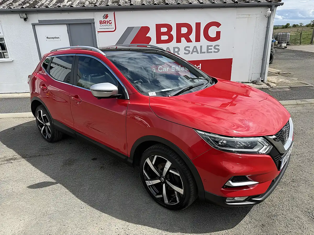 Used 2018 Nissan Qashqai Tekna+ Red - Front View