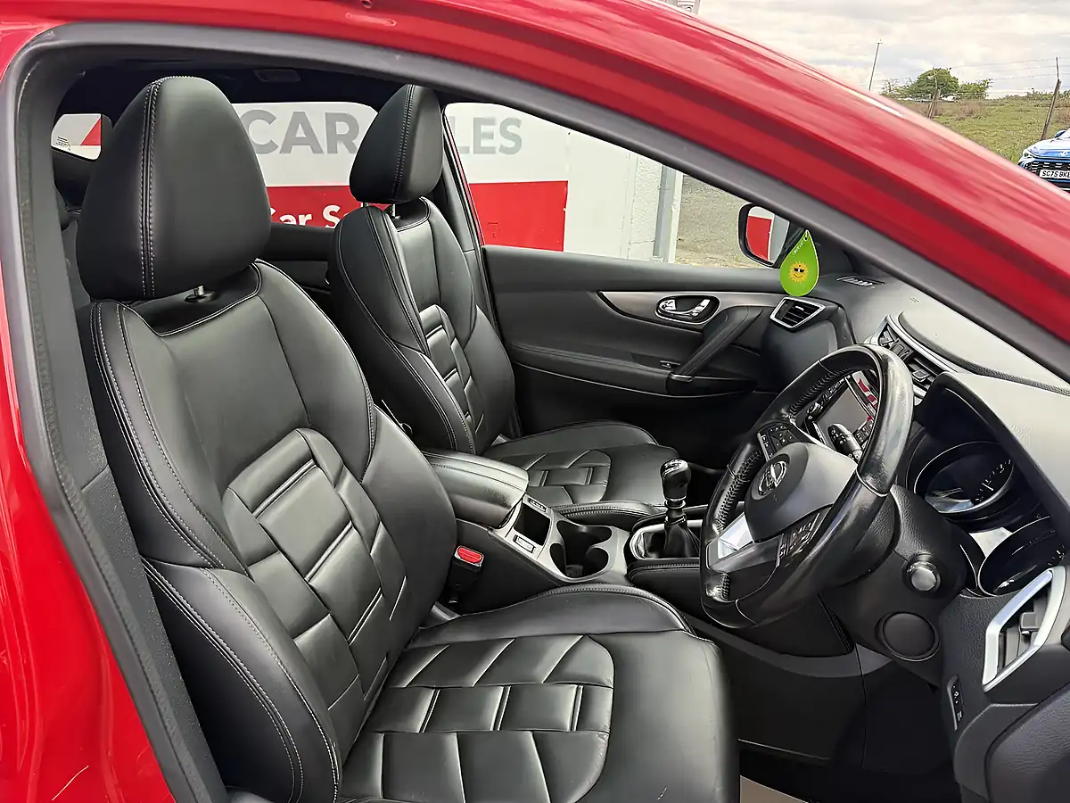 Used 2018 Nissan Qashqai Tekna+ Red - Interior and Exterior details 12