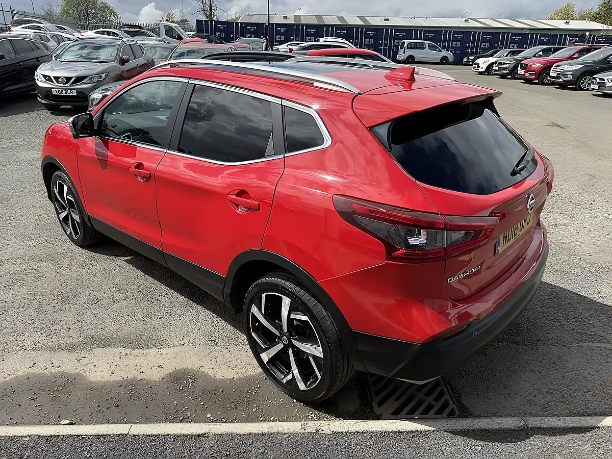 Used 2018 Nissan Qashqai Tekna+ Red - Interior and Exterior details 2